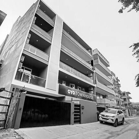 Super Townhouse Near Appu Ghar Hotel Гургаон Екстериор снимка