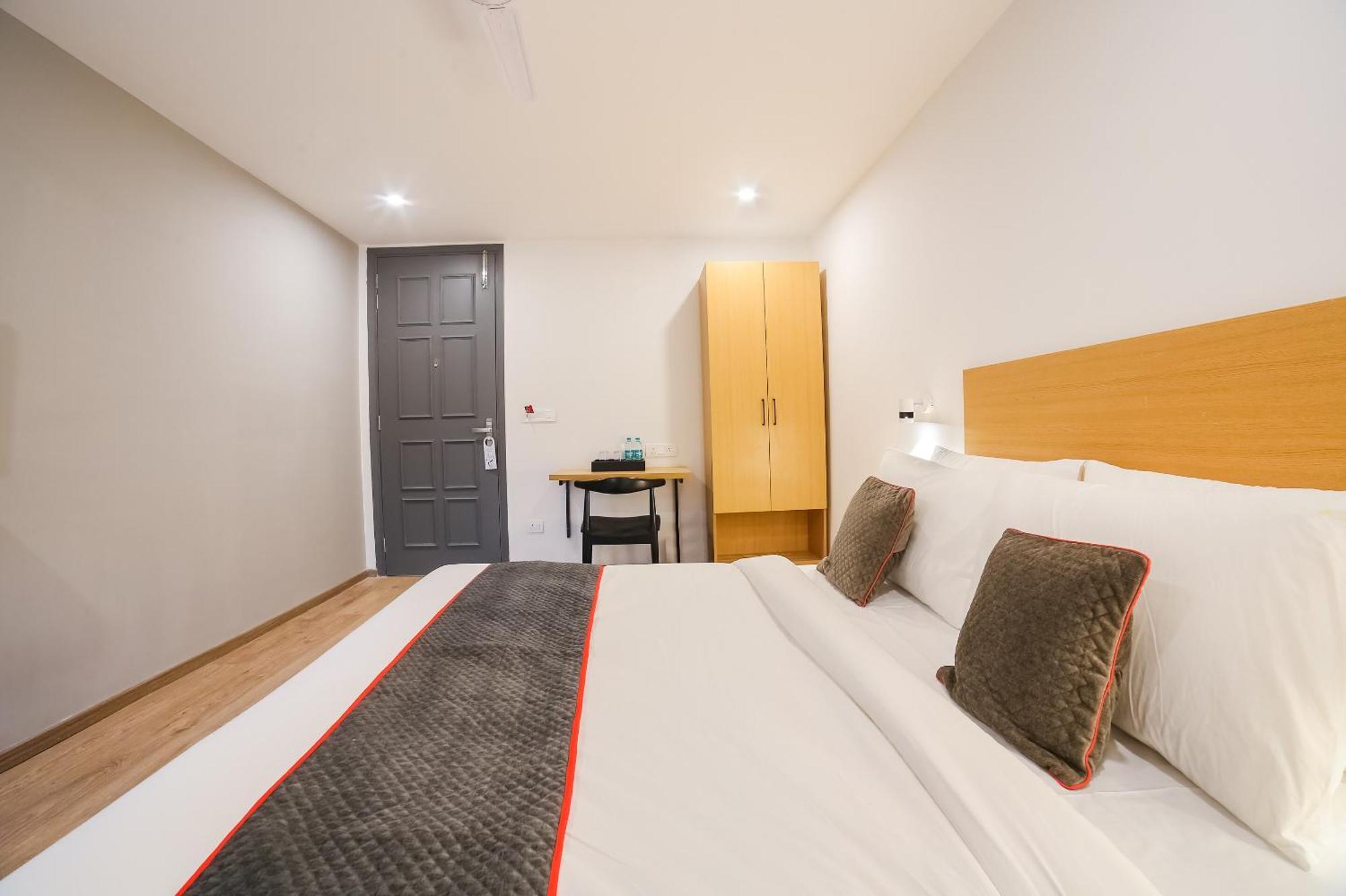 Super Townhouse Near Appu Ghar Hotel Гургаон Екстериор снимка