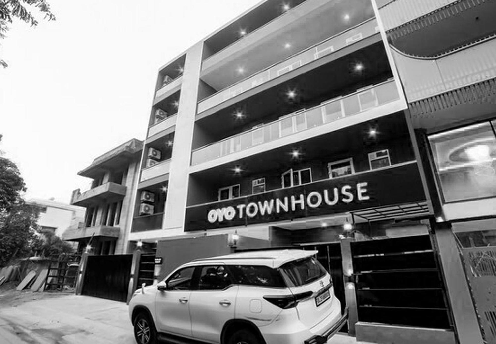Super Townhouse Near Appu Ghar Hotel Гургаон Екстериор снимка