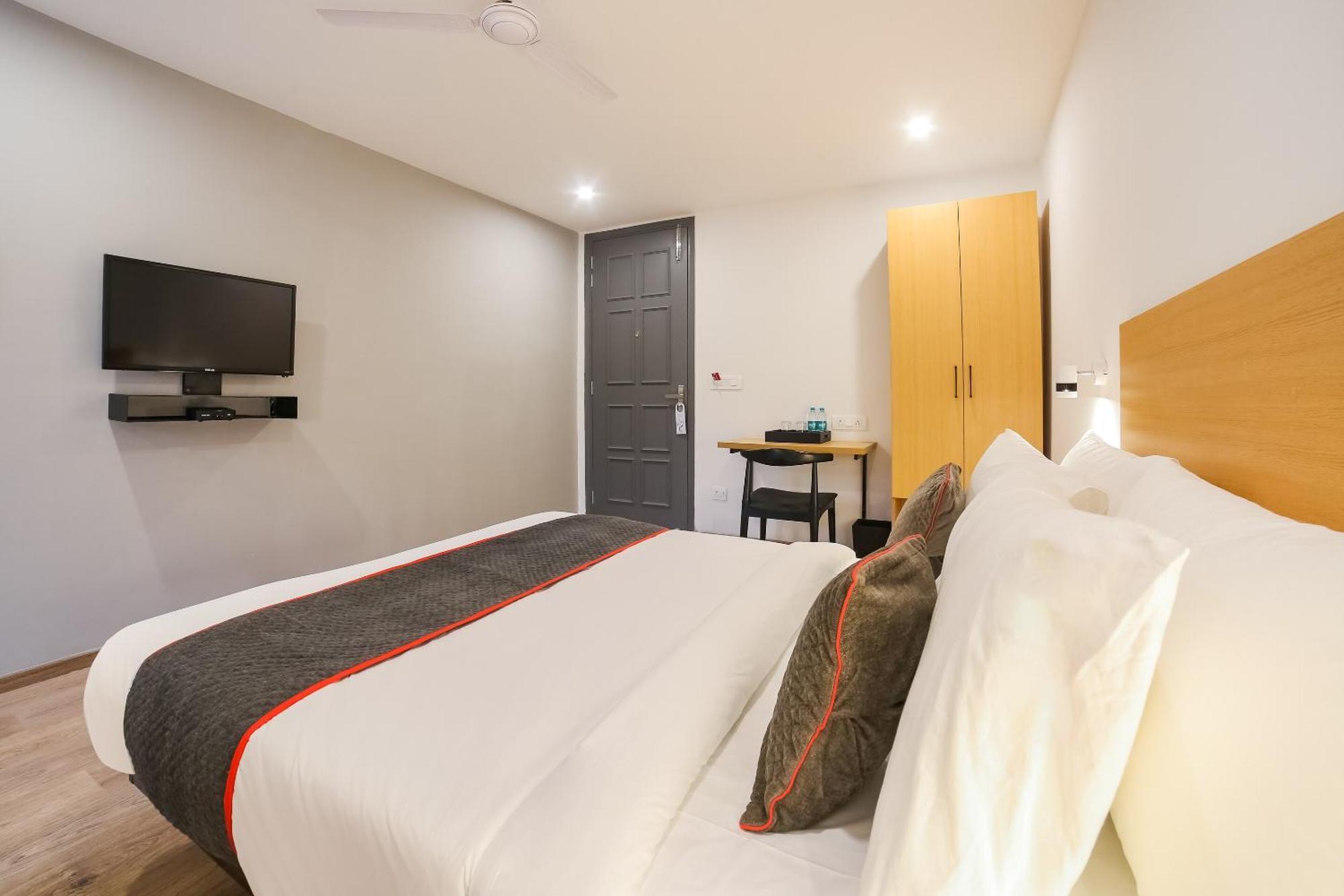 Super Townhouse Near Appu Ghar Hotel Гургаон Екстериор снимка