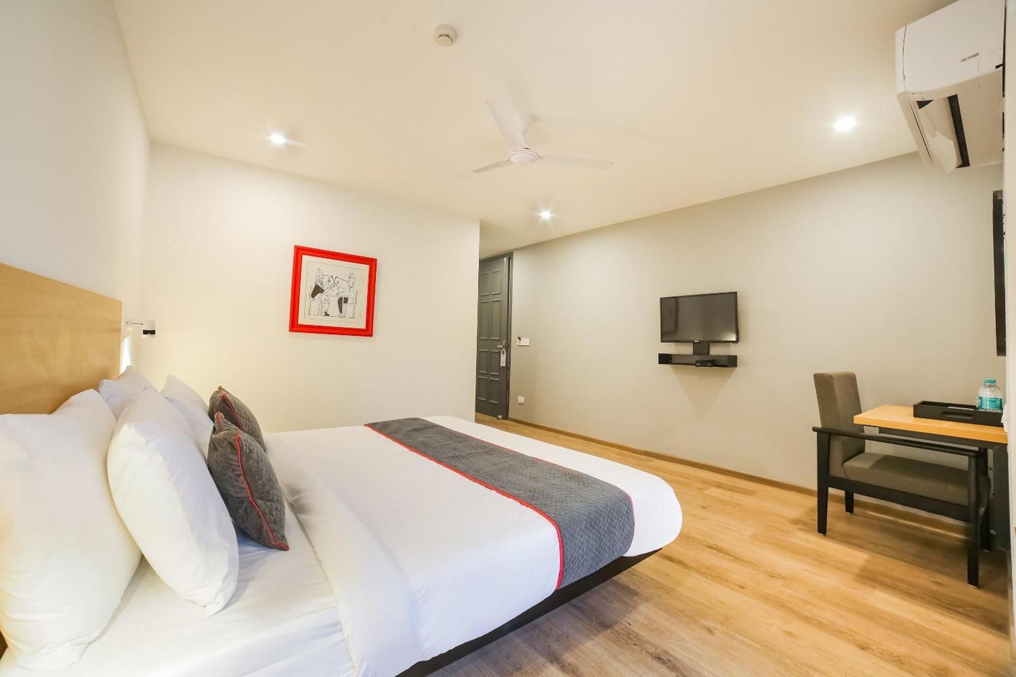Super Townhouse Near Appu Ghar Hotel Гургаон Екстериор снимка