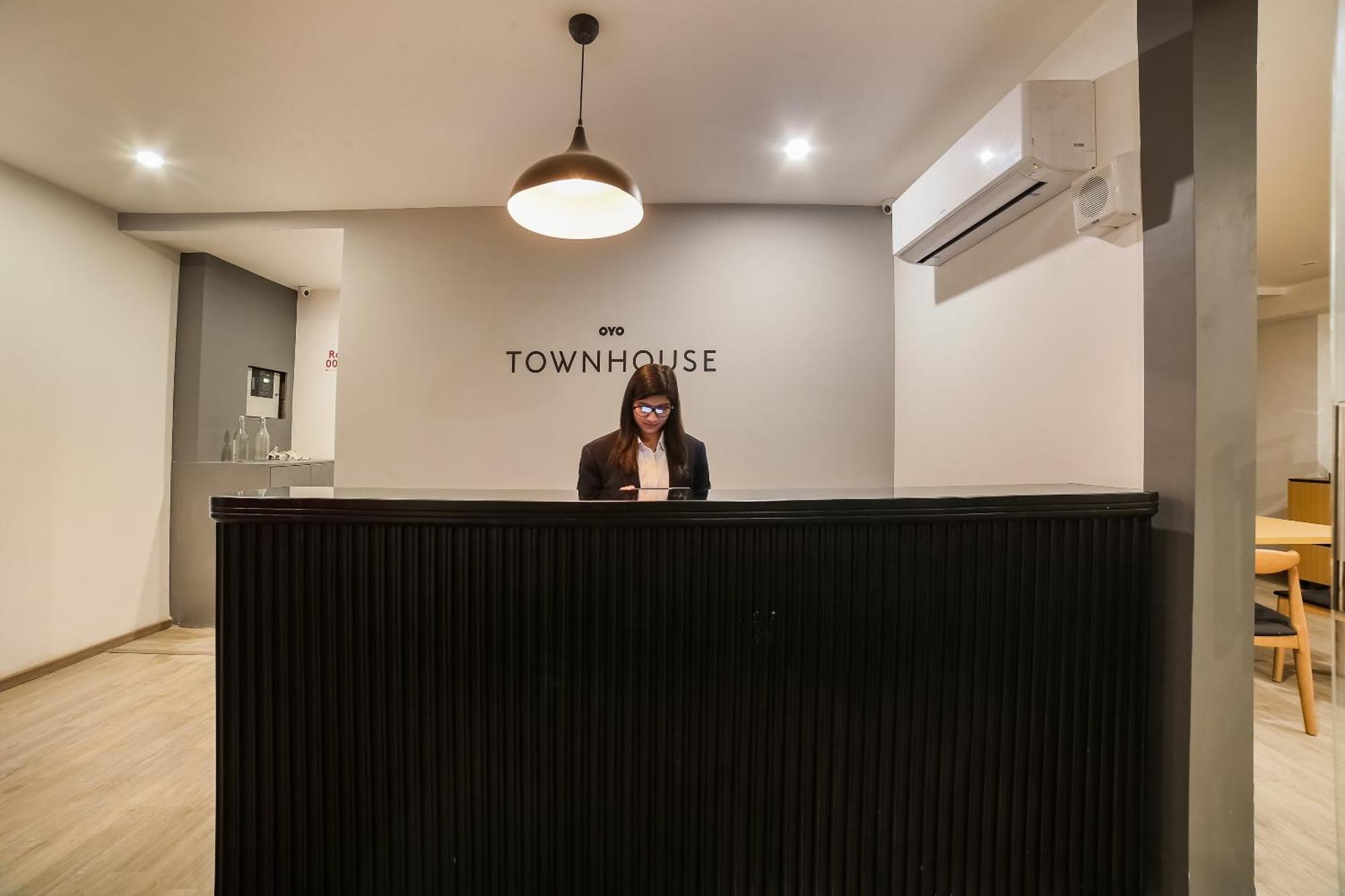 Super Townhouse Near Appu Ghar Hotel Гургаон Екстериор снимка