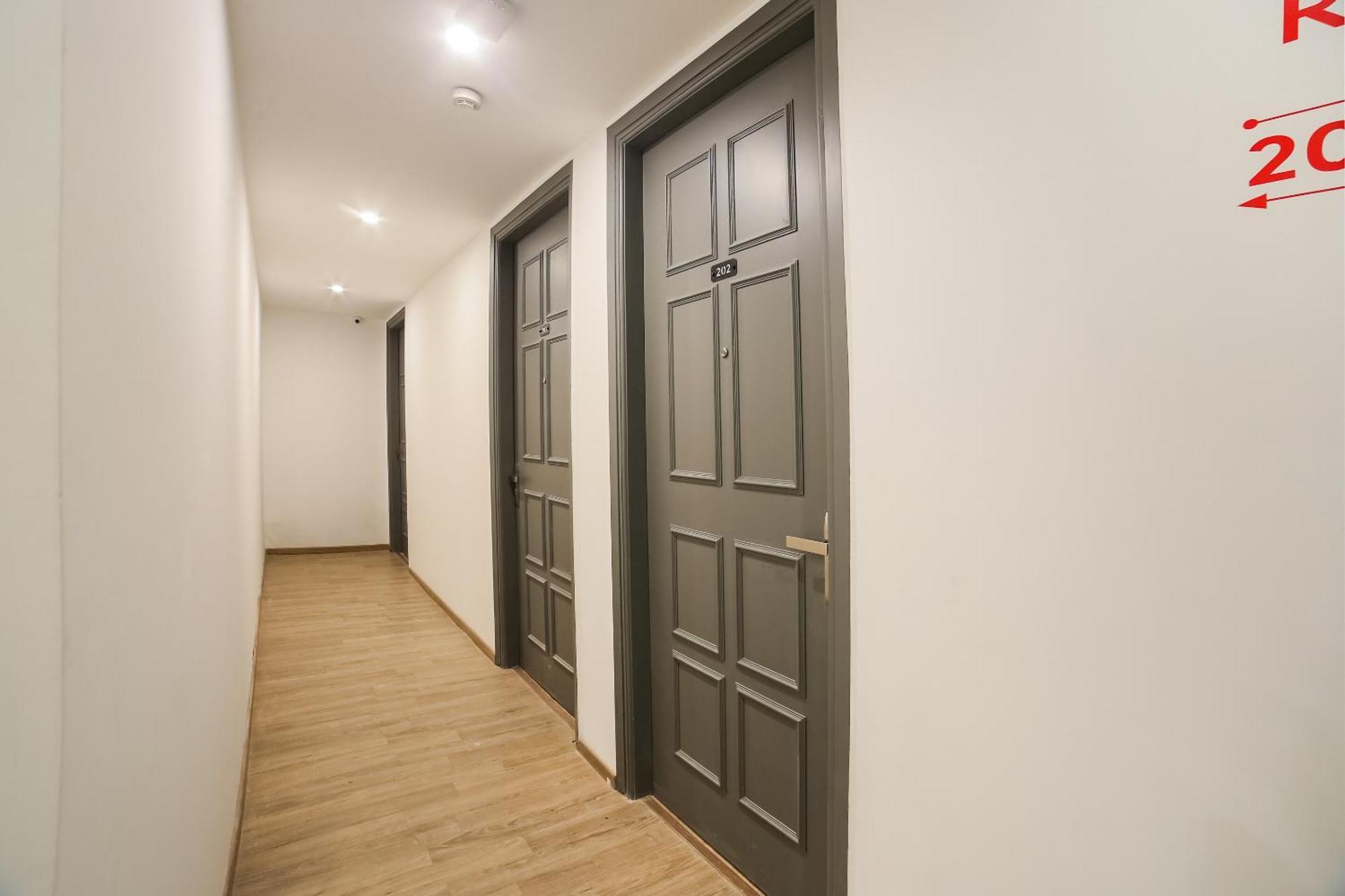 Super Townhouse Near Appu Ghar Hotel Гургаон Екстериор снимка