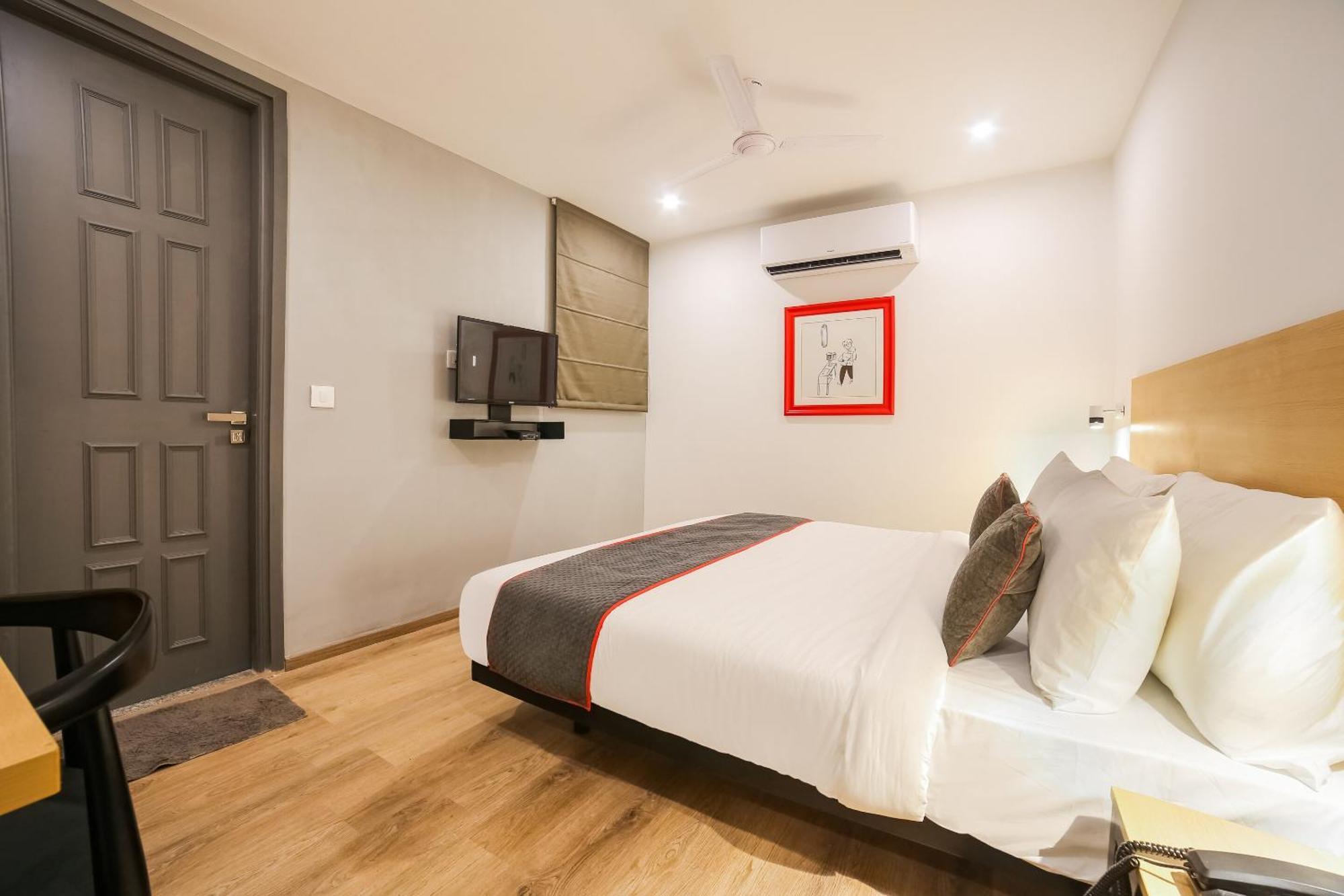 Super Townhouse Near Appu Ghar Hotel Гургаон Екстериор снимка