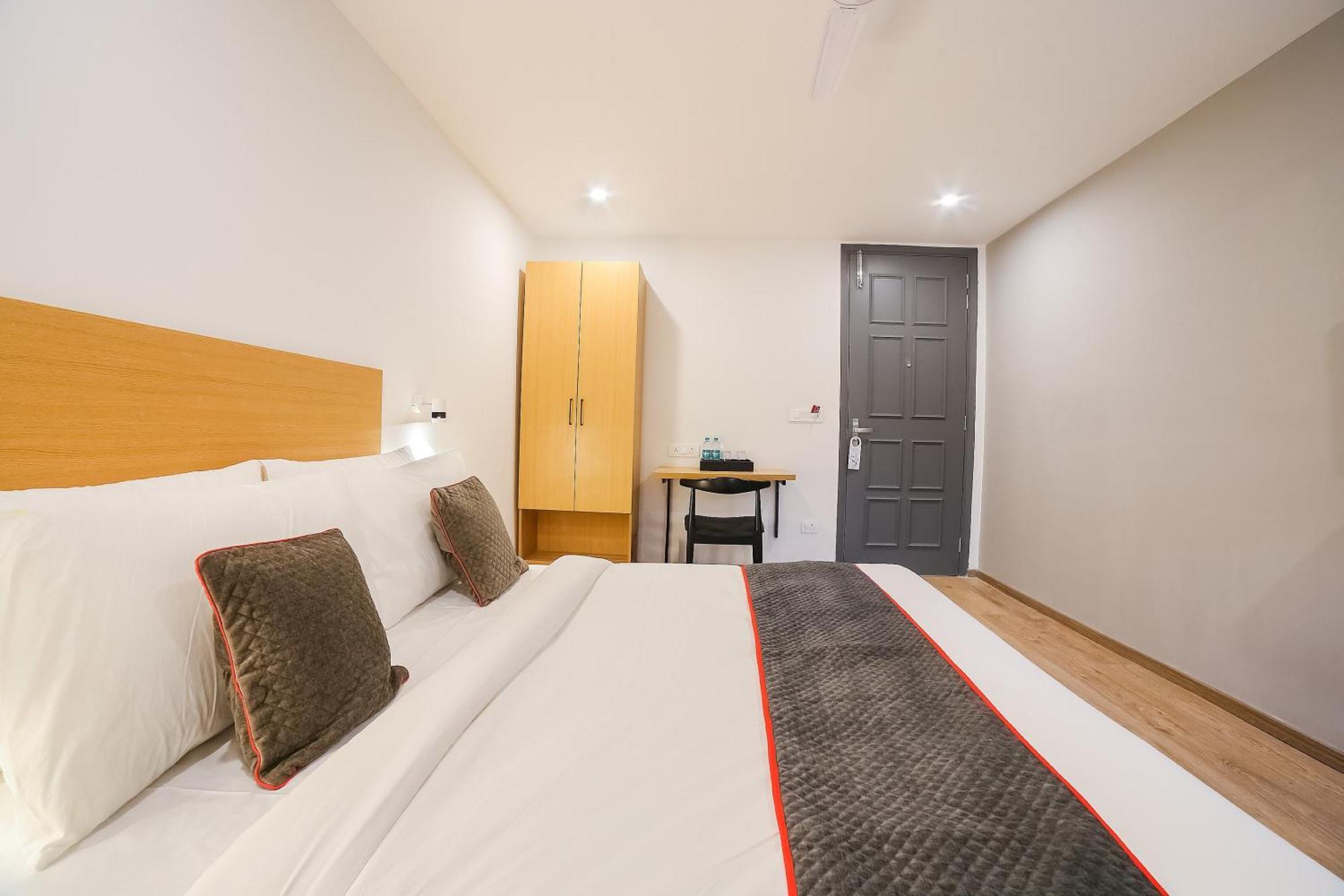 Super Townhouse Near Appu Ghar Hotel Гургаон Екстериор снимка
