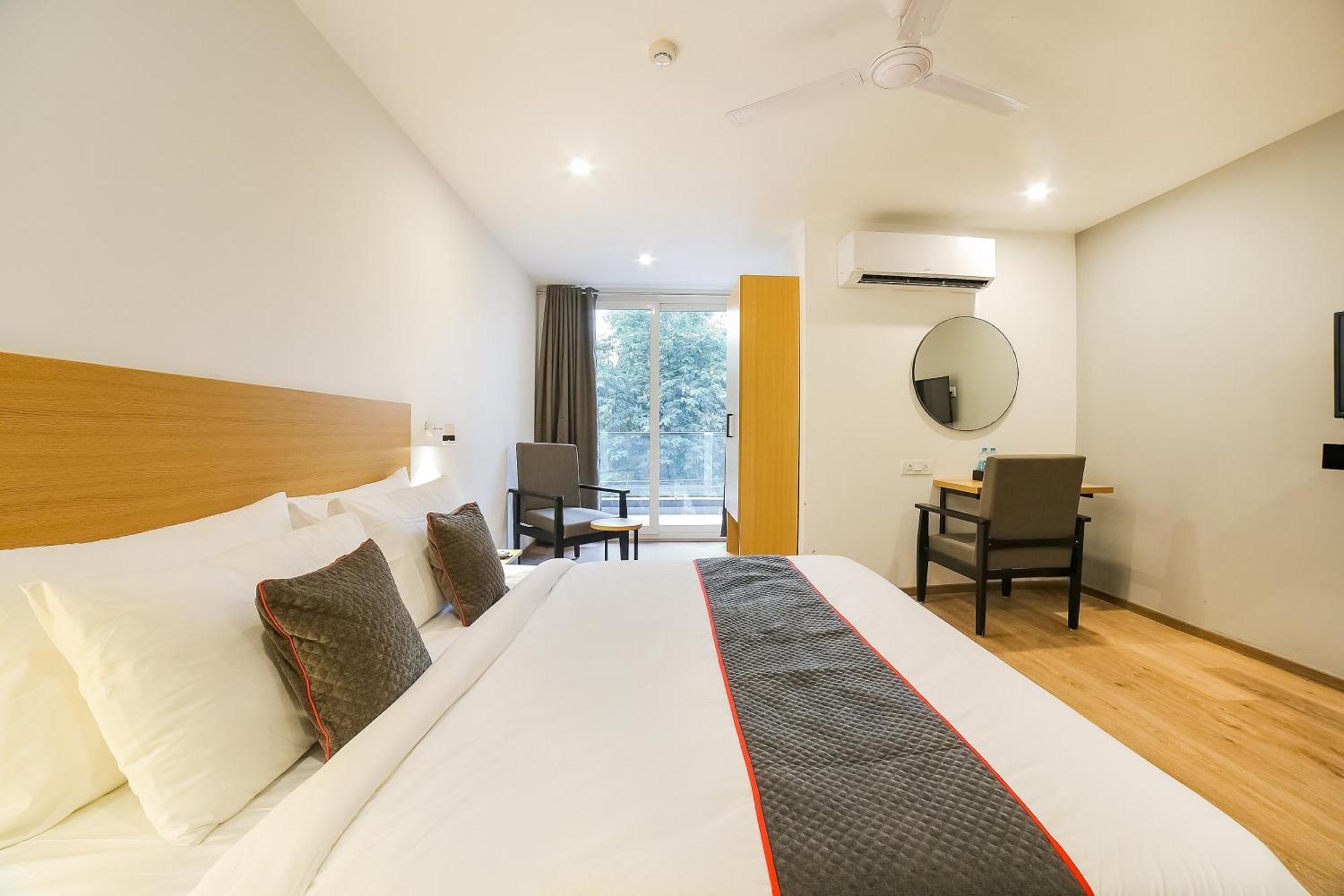 Super Townhouse Near Appu Ghar Hotel Гургаон Екстериор снимка