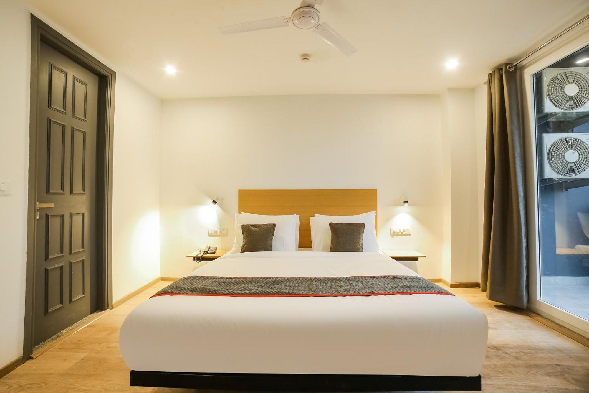Super Townhouse Near Appu Ghar Hotel Гургаон Екстериор снимка