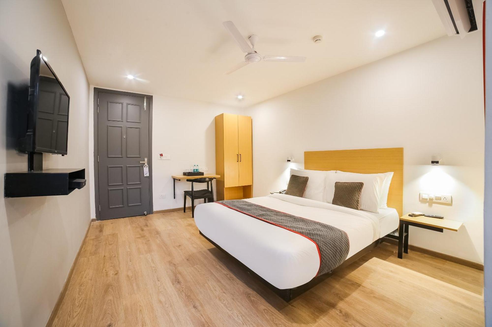 Super Townhouse Near Appu Ghar Hotel Гургаон Екстериор снимка
