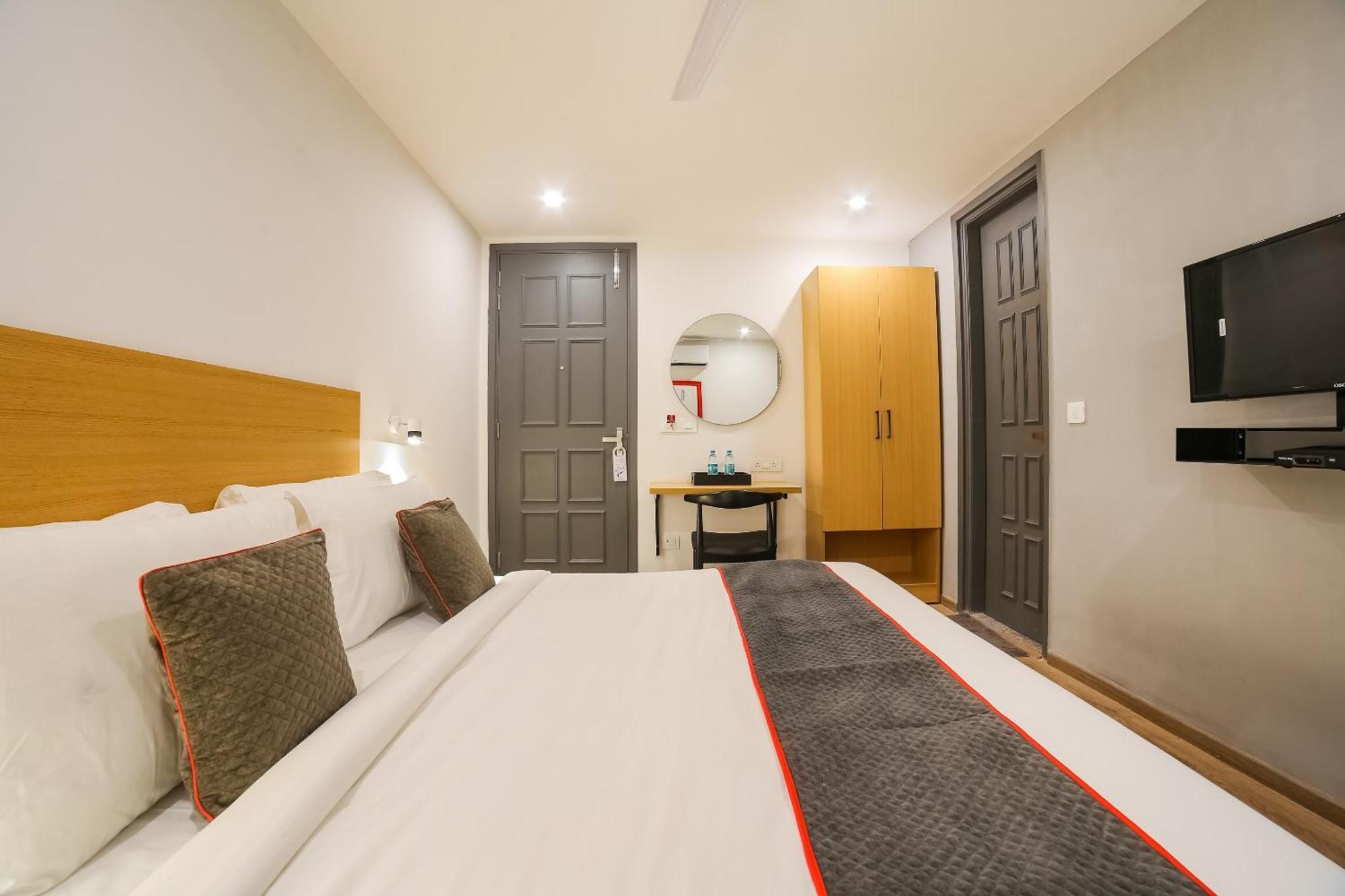 Super Townhouse Near Appu Ghar Hotel Гургаон Екстериор снимка