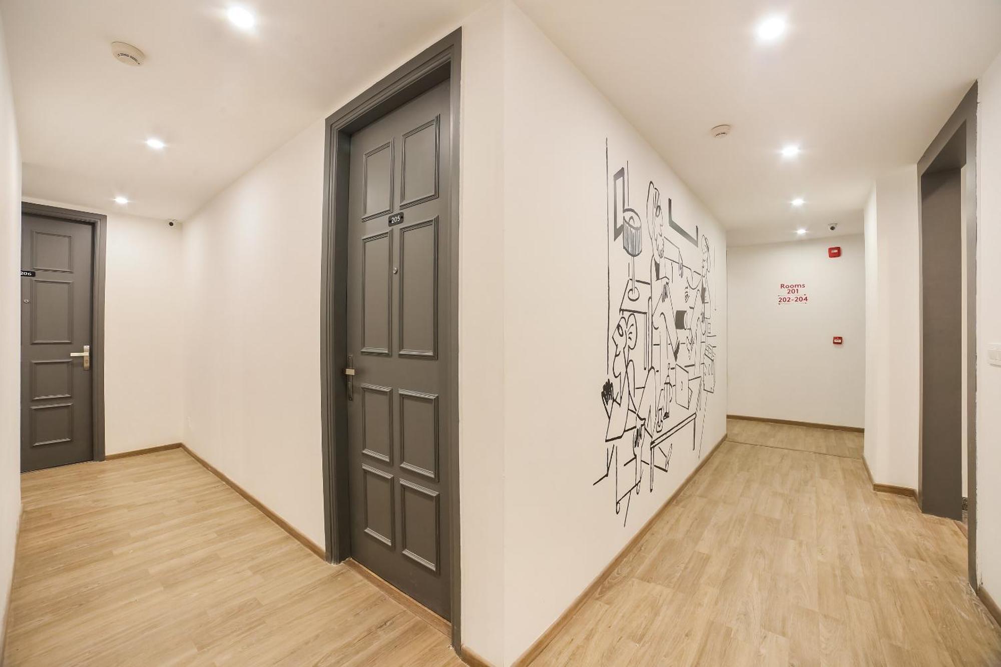 Super Townhouse Near Appu Ghar Hotel Гургаон Екстериор снимка