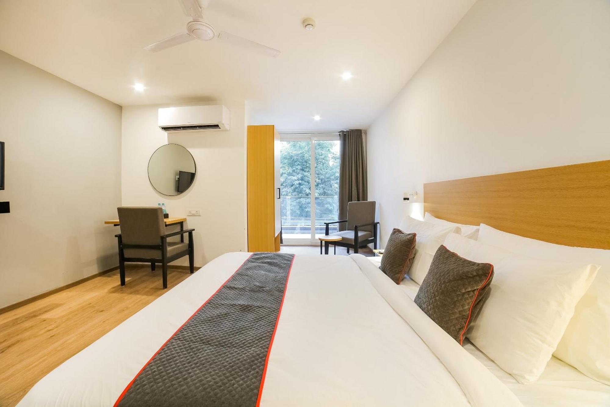 Super Townhouse Near Appu Ghar Hotel Гургаон Екстериор снимка